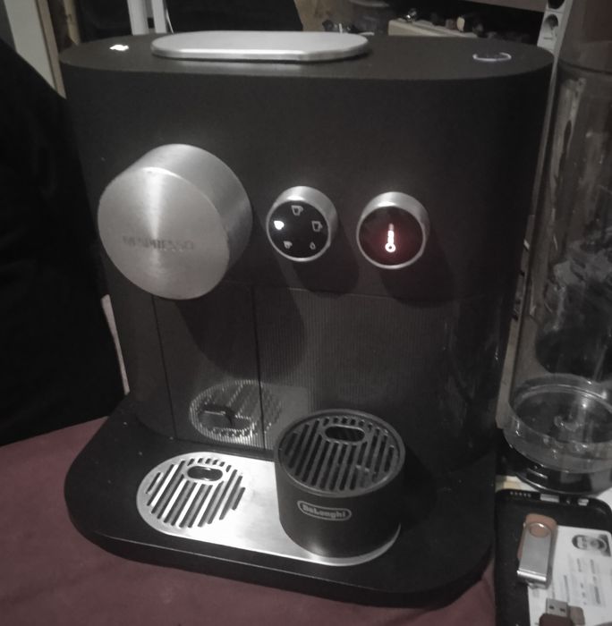 Máquina de café DeLonghi como nova