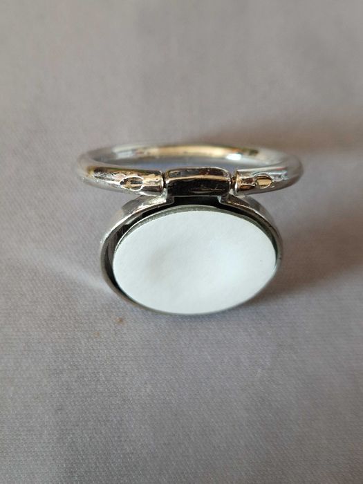 Ring Clasp Stand Holder