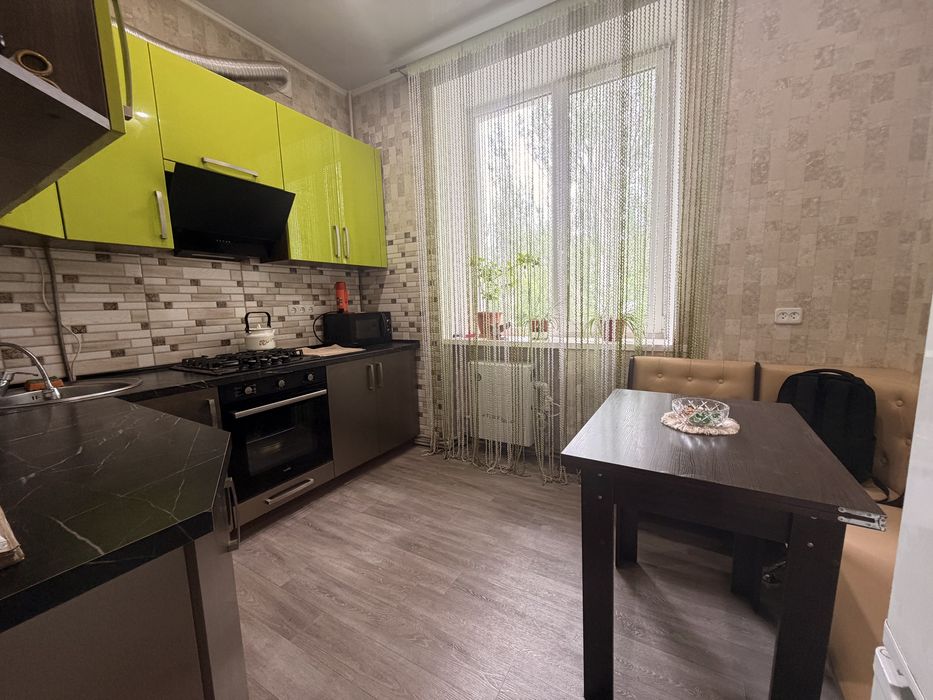 Продам ПРОСТОРУ 3 х кімн квартиру ЦЕНТР ,  вул. Г. України