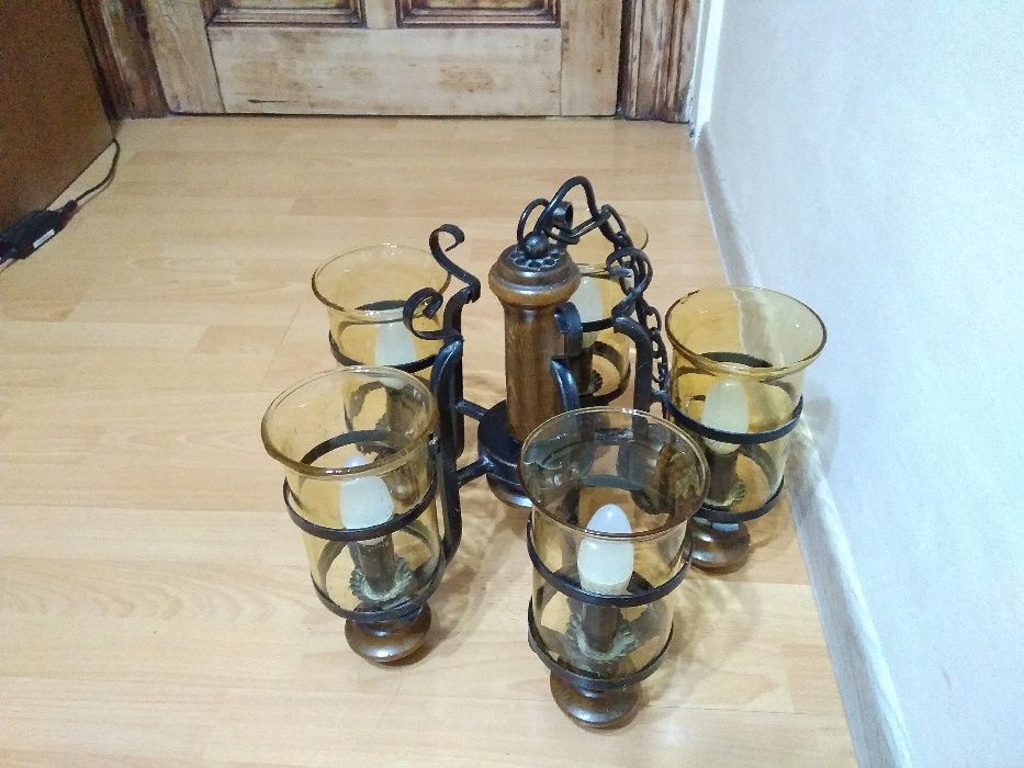 Lampa wisząca z żarówkami