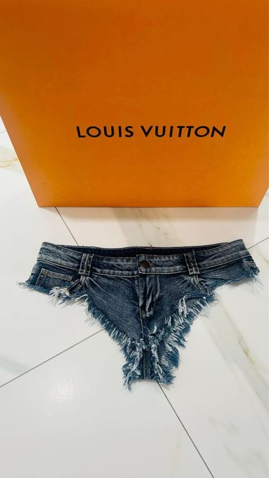 Jesnsowe mocno wyciete szorty L