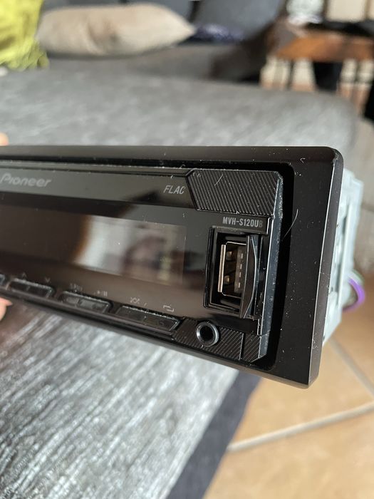 Rádio Pioneer (MVH-S120UB)