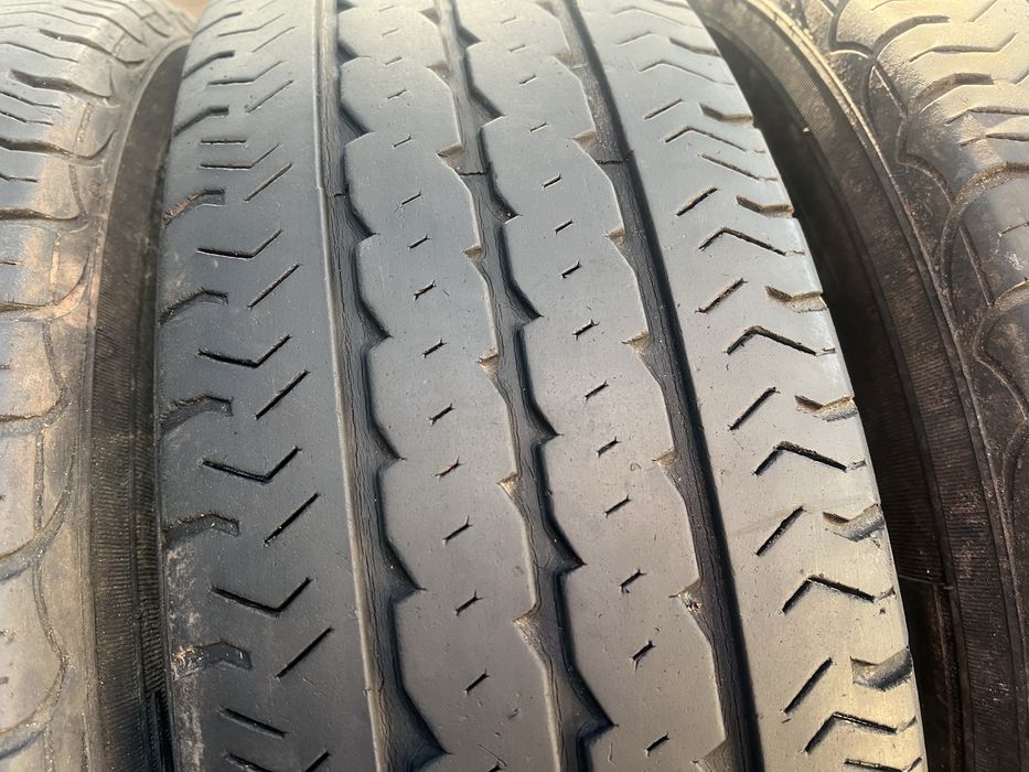 Резина вантажна літо шини 205/75 R 16 C Pirelli комплект
