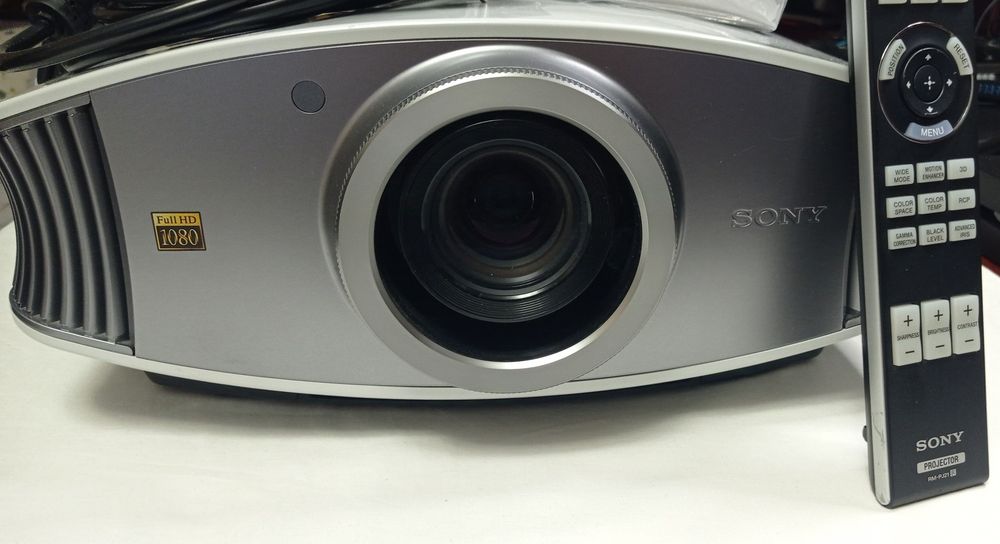 Продам качественный проектор Sony VPL-VW50