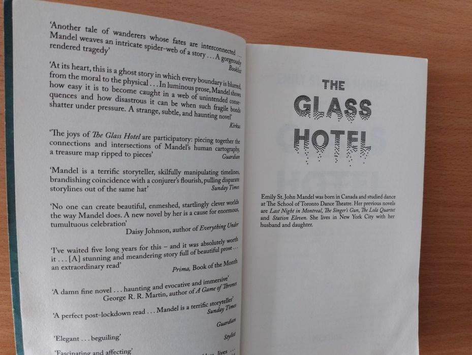 KSIĄŻKA anglojęzyczna "The Glass Hotel" E. Mandel, po angielsku