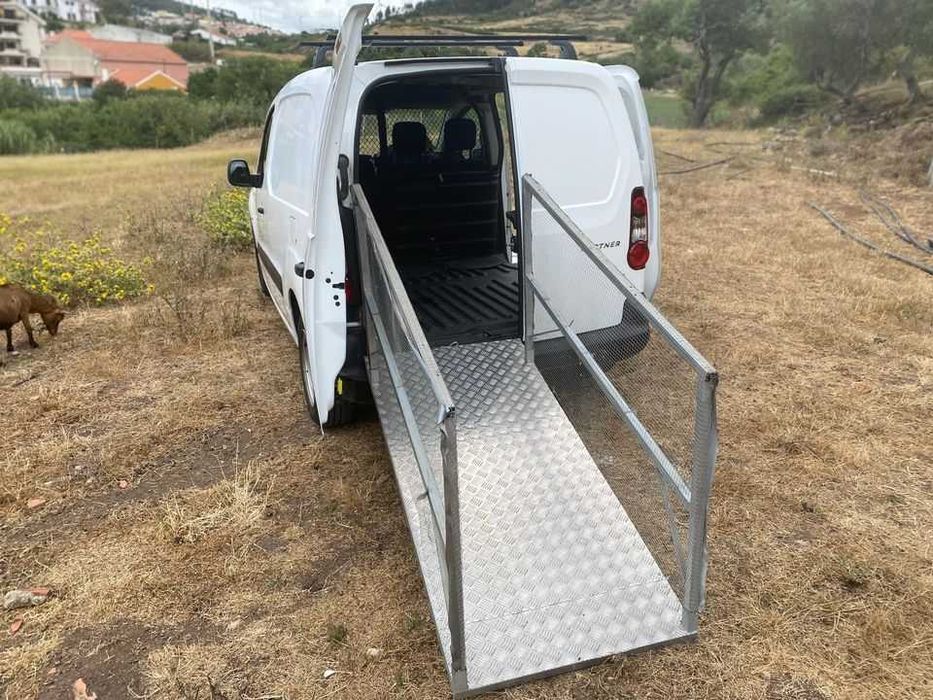 Rampa com chapa de alumínio antiderrapante