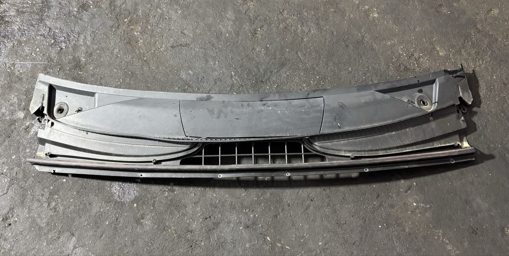 Жабо / накладка під лобове скло Mercedes Vito W639