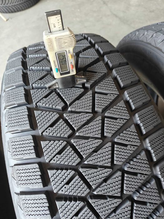R18 255 60 шини зимові Bridgestone Blizzak DM-V2 як нові арктичні липучки