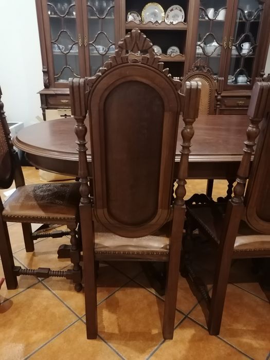 Mesa de jantar + conjunto de 8 cadeiras