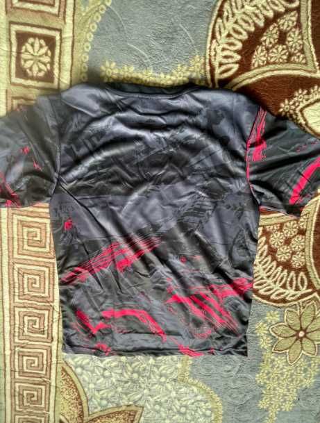 T-Shirt UFC x Venum no plástico ainda