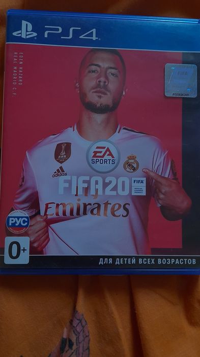 продаю FIFA20 на PS4 деталі в описі