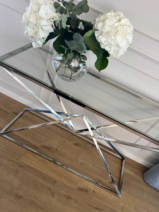 konsola szklana z chromowanymi nogami