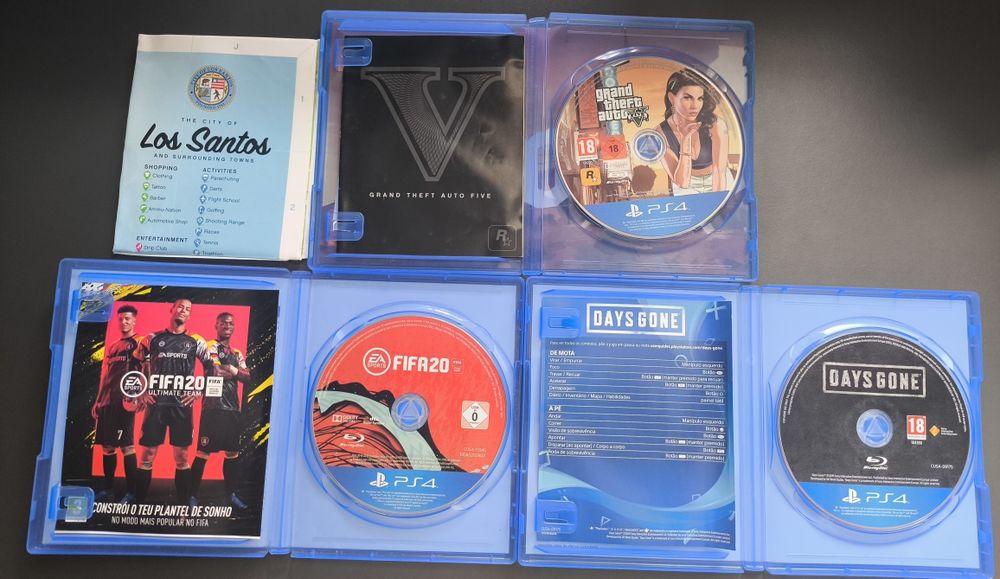 PS4 Slim (500GB) + 7 jogos