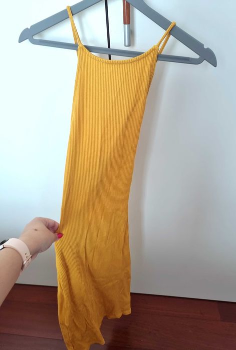 Vestido amarelo H&M com abertura nas costas tam XS - novo com etiqueta