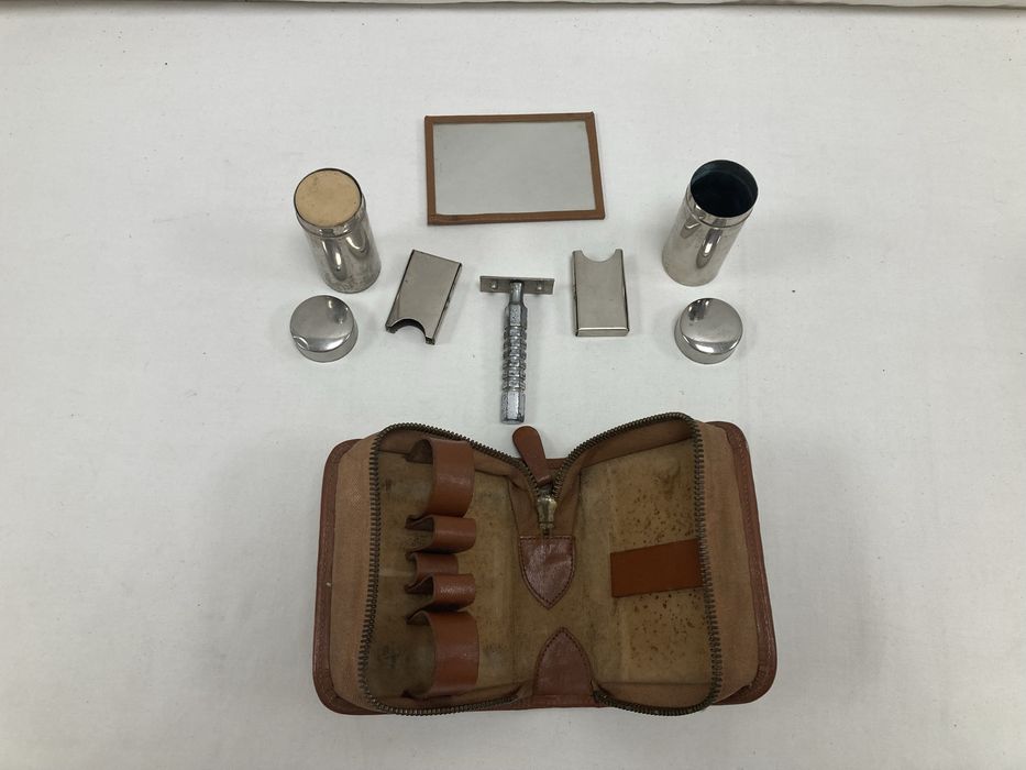 Estojo ou Kit Viagem de Homem, Vintage