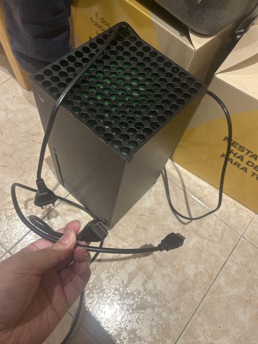 Xbox Series X 1TB + comando + cabo HDMI