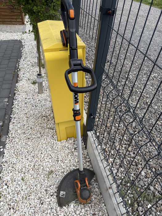 Sprzedam podkaszarke elektryczną plus ładowarka