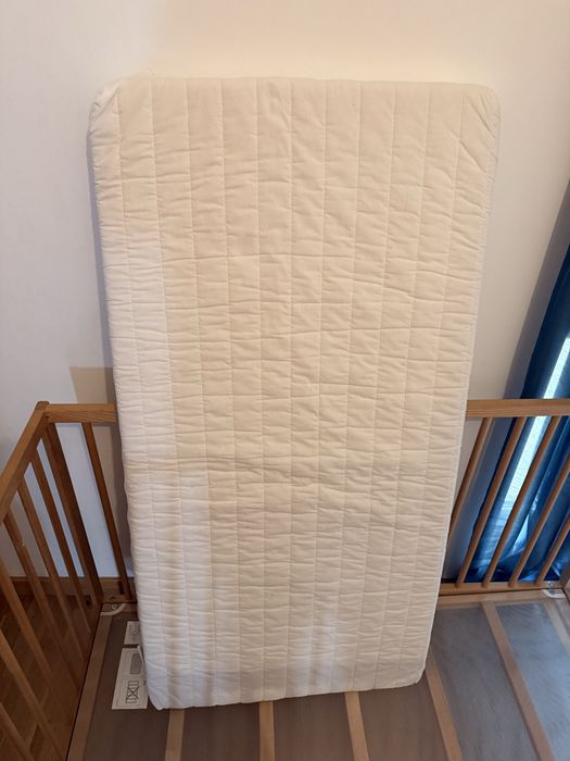 Berço e Colchão Ikea