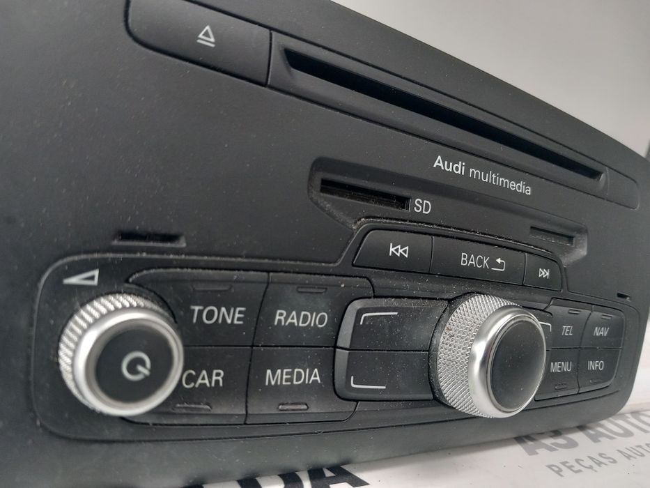 Autoradio sistema multifunções CD / DVD / GPS Audi A1