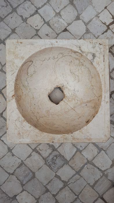 Pia em pedra marmore