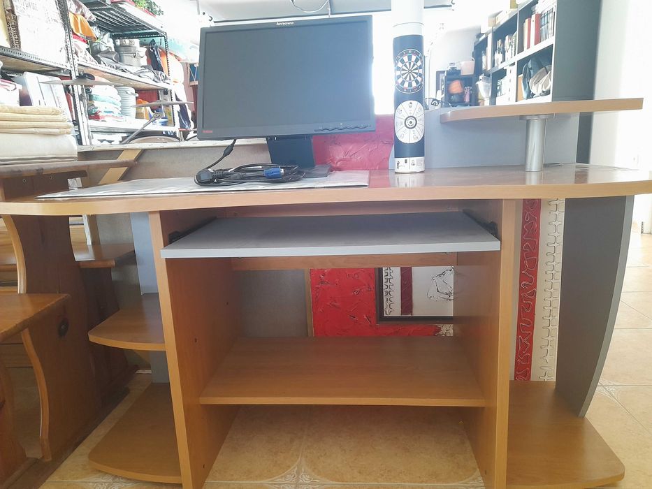 Secretária madeira com dois patamares apoio inferior móvel