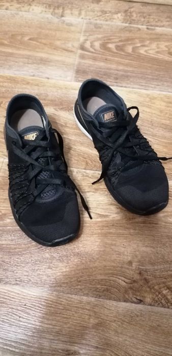 Продам Жіночі кросівки Nike