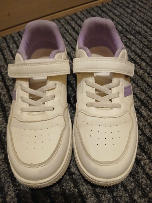 Продам кросівки для дівчинки