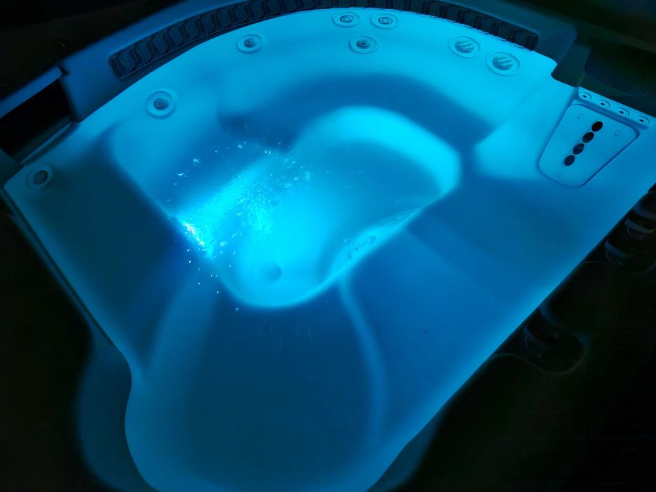 Jacuzzi Hotspring całoroczne SPA wanna z hydromasażem BALBOA Balia Wrocław