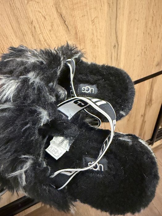 Сандалі , тапочки UGG