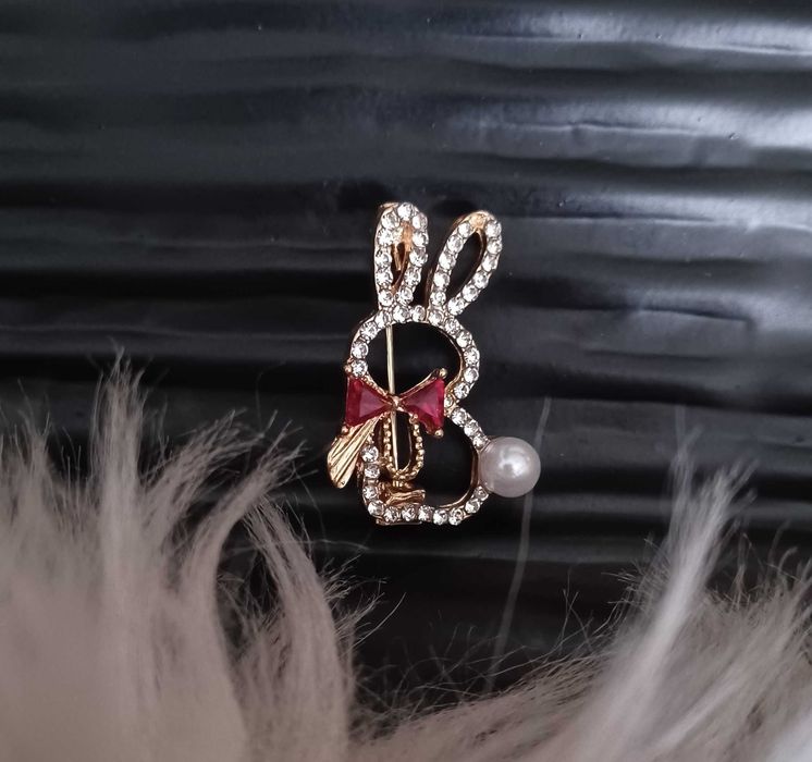Mini Broszka kroliczek cyrkonie