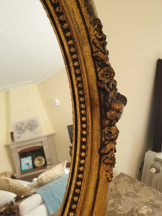 Espelho oval dourado