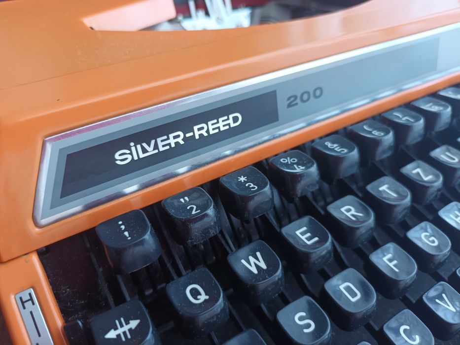 Máquina de escrever Silver-Reed Seiko 200