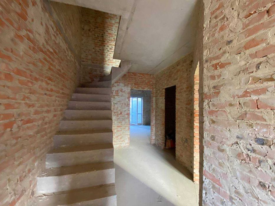 Котедж в районі  Ювілейний з міськими комунікаціями