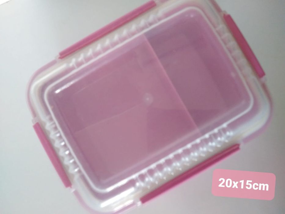 Two-compartment Tupperware lunchbox.441133393480273923