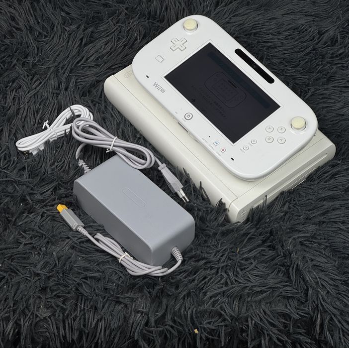 Konsola Nintendo Wii U white + komplet kabli