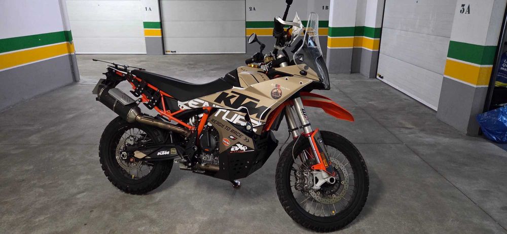 KTM 890 Adventure R (2023) — Cheia de extras, impecável