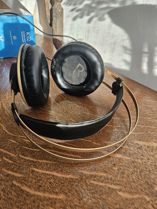 Słuchawki AKG K92 plus stojak SpeedLink