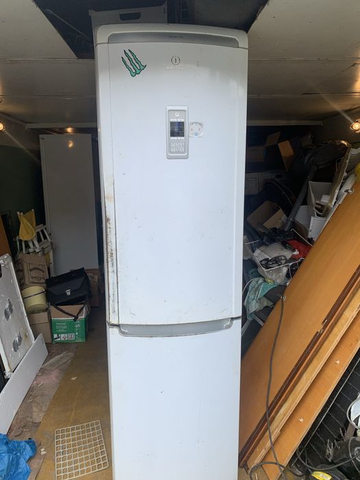 Холодильник Indesit , терміново