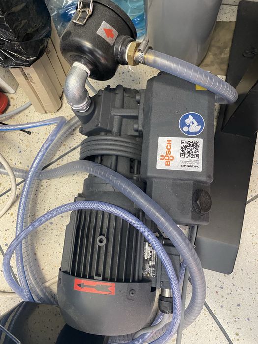 Piec odlewniczy Indutherm VC400 + chłodziarka + pompa Busch