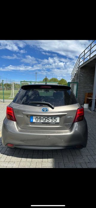 Toyota Yaris Hybrid Square Collection | Bateria híbrida NOVA com garantia até novembro de 2027
