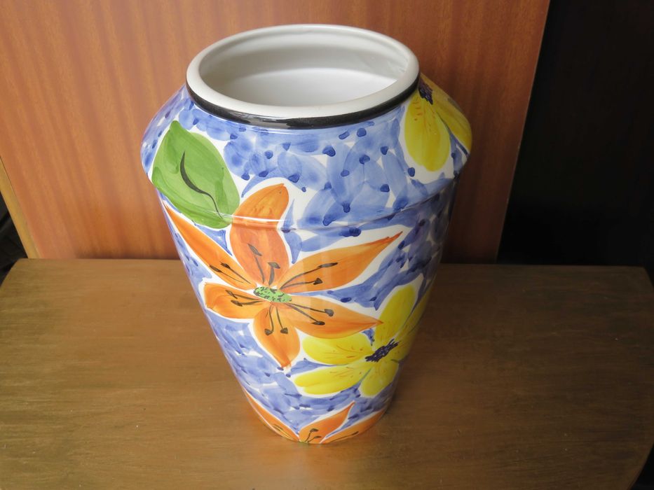 Jarrão em louça pintada á mão, peça única