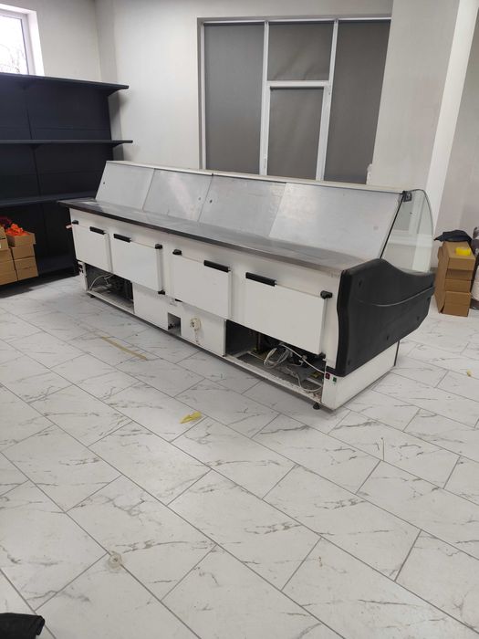 Холодильна вітрина