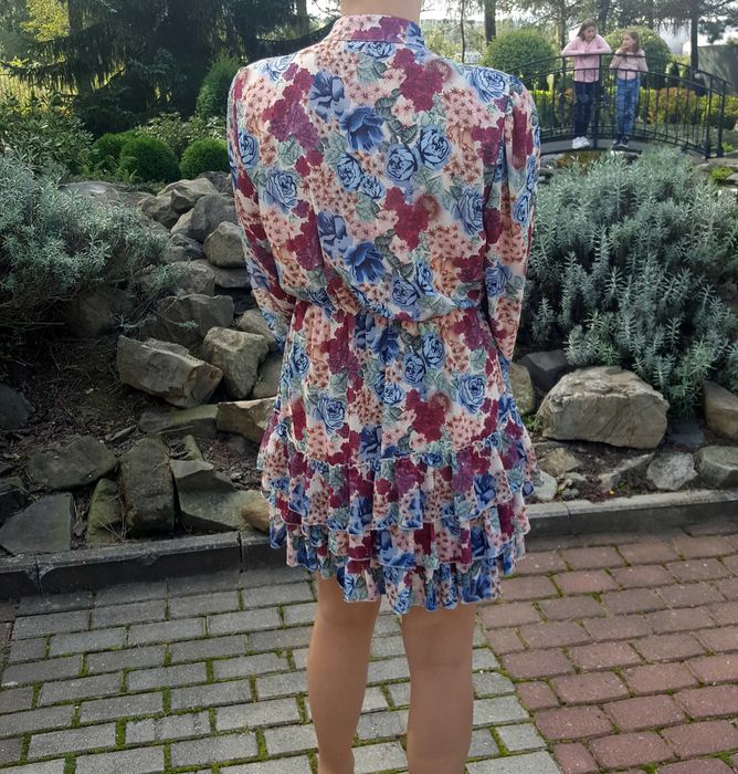 Modna sukienka,  Luzny Look falbanki Kwiaty S/M
