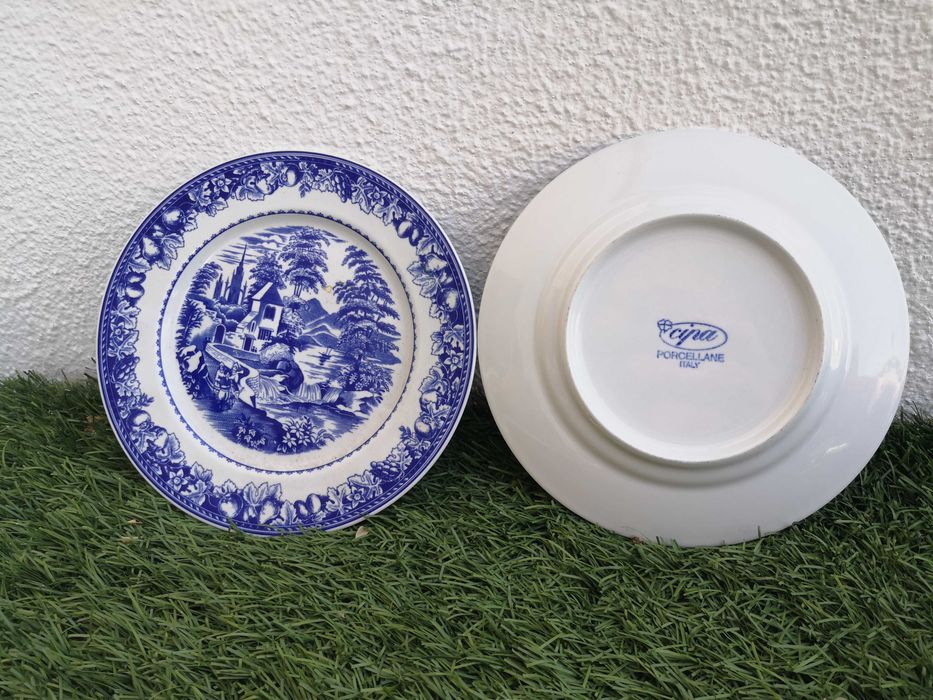 Blue-toned dinnerware set443823685800437760