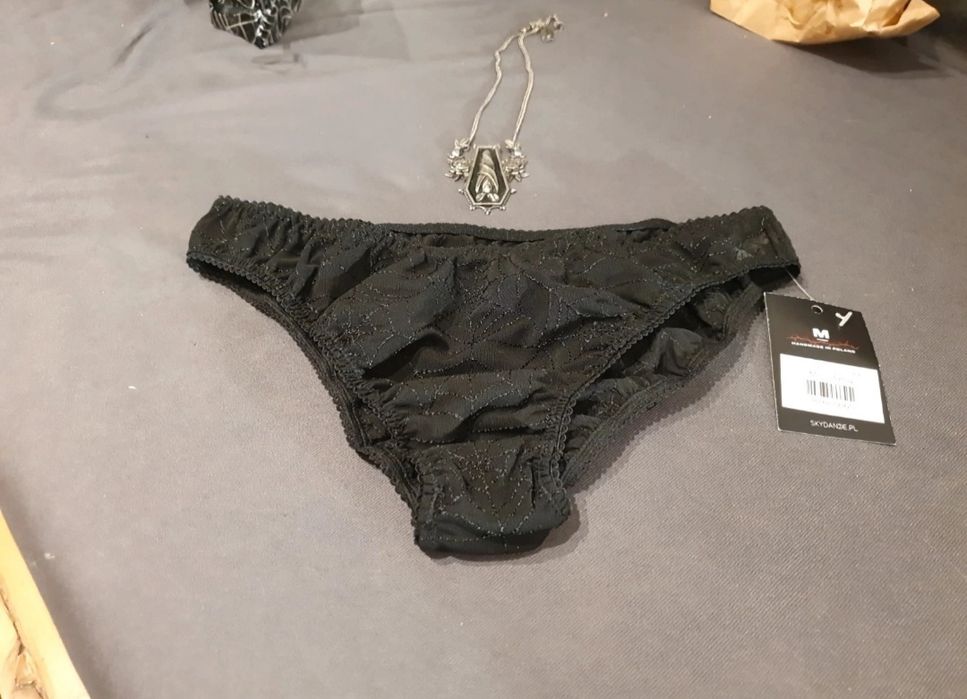 Gotyckie majtki haftowane w pajęczynę siateczkowe Salem Skydance