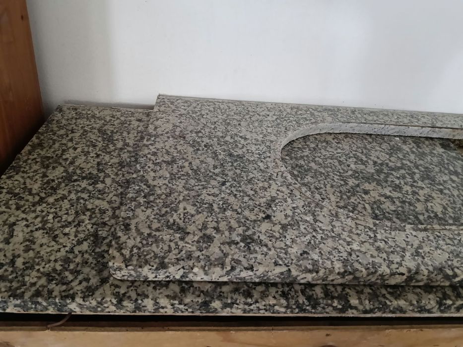 Cozinha Completa Modular (Madeira/Granito) + Lava-Loiça e Torneira