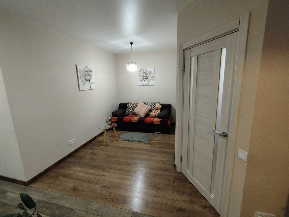 Бровары, посуточно, двухкомн, Лесной квартал, центр, новый дом, 5 мест