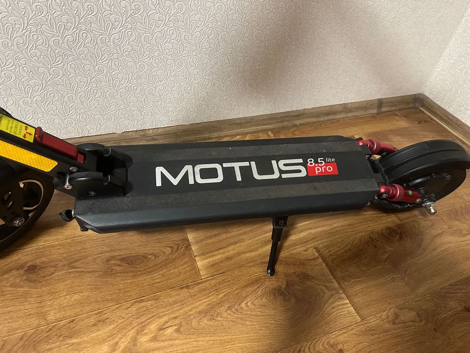 Електросамокат Motus PRO 8.5 lite black