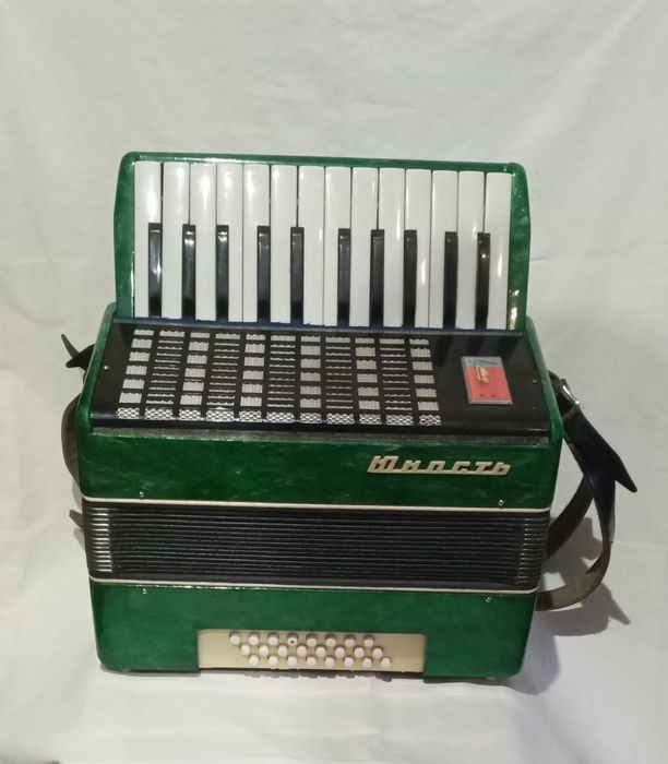 Музыкальный инструмент.: новый.