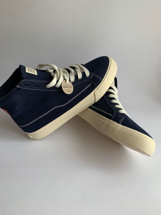 Продаються кеди Levis